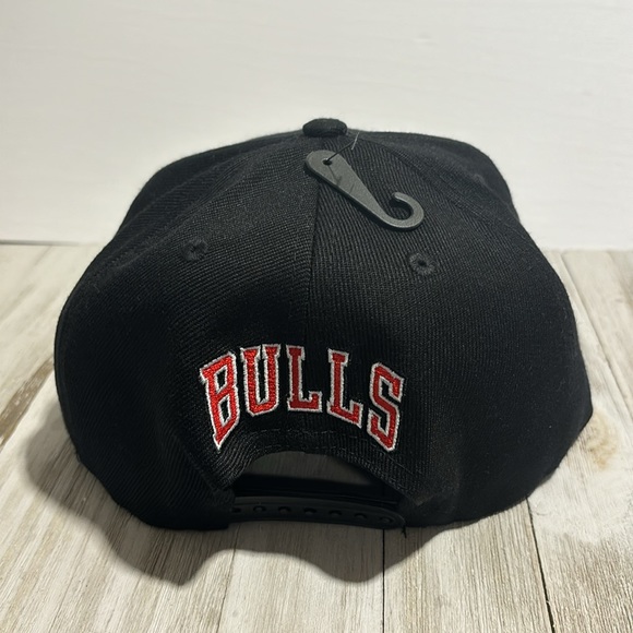 Ultra Game NBA Chicago Bulls Black Adjustable Snapback black cap / hat - Picture 6 of 6